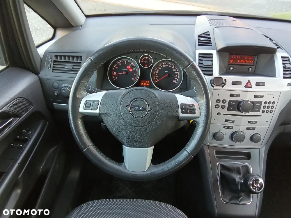 Opel Zafira 1.8 Cosmo - 27