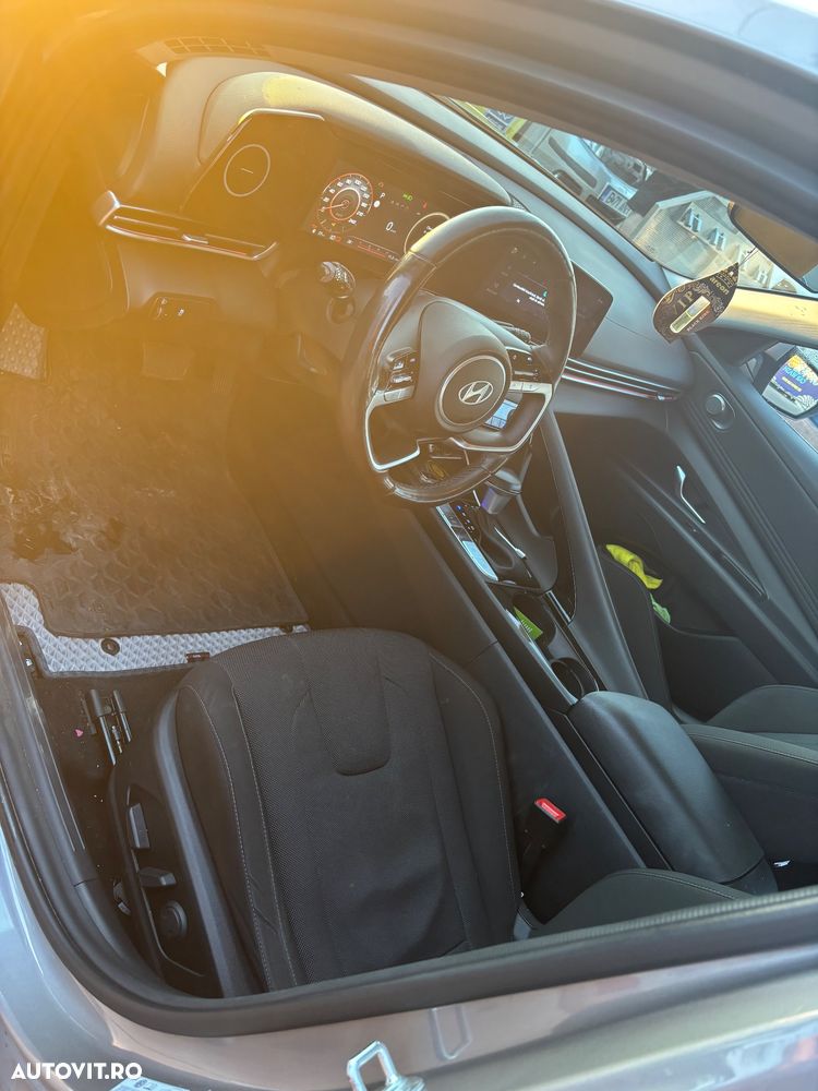 Hyundai Elantra - 8