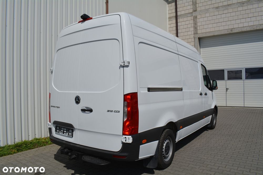 Mercedes-Benz Sprinter 907 319 CDI - 5