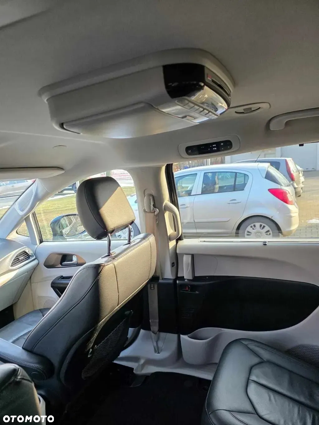Chrysler Pacifica - 32