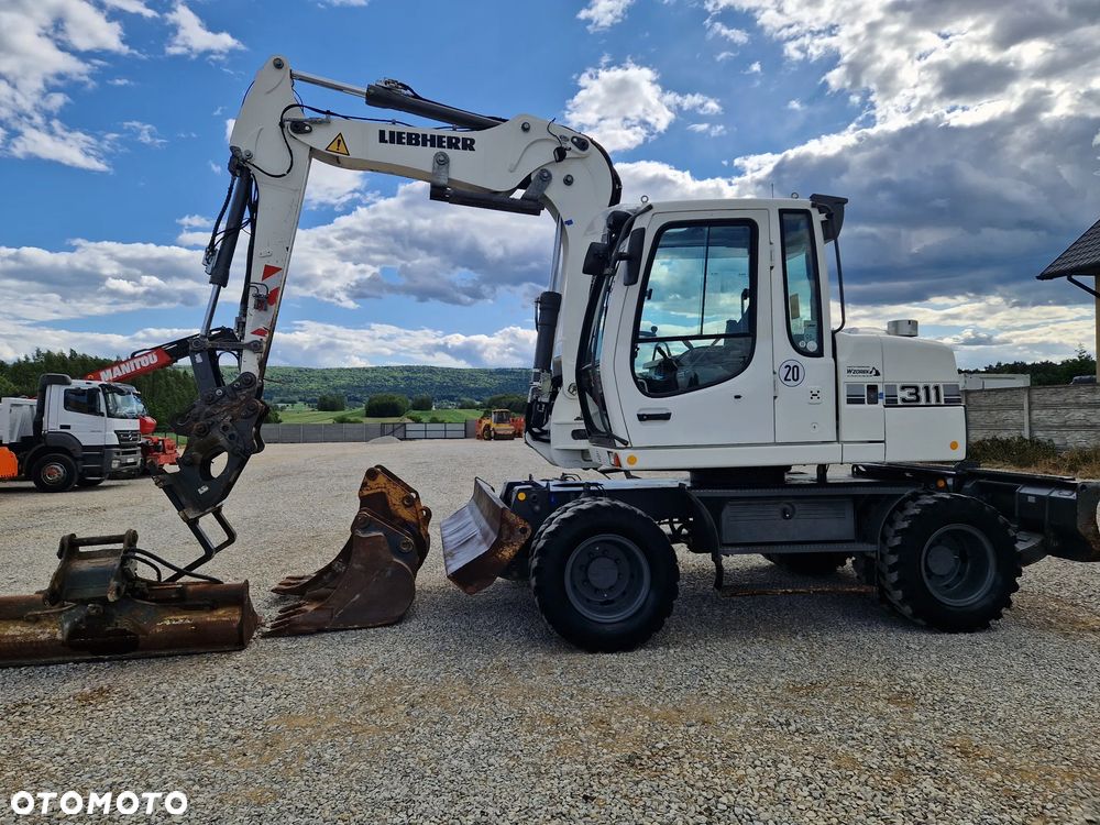 Liebherr A311 - 9