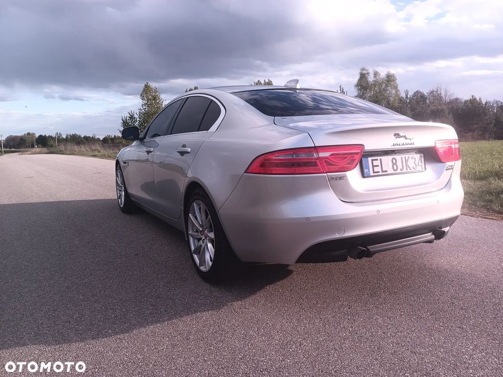 Jaguar XE 2.0 P300 AWD SE - 7