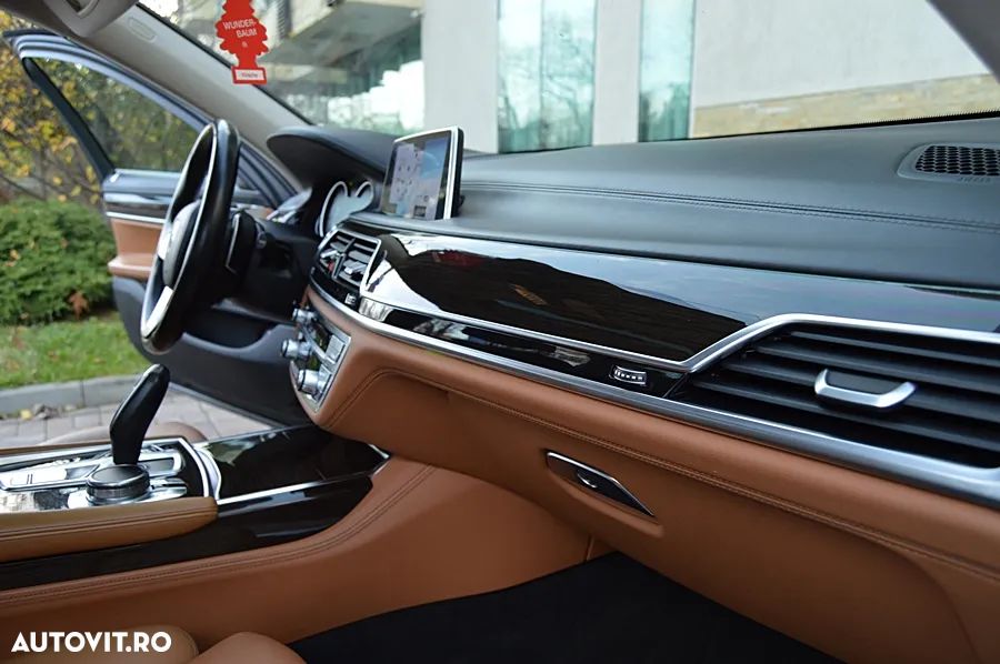 BMW Seria 7 740d xDrive - 32