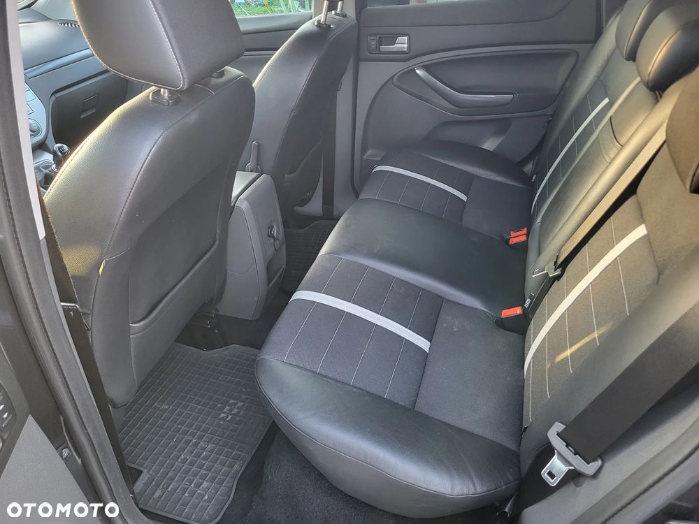 Ford Kuga 2.0 TDCi FWD Titanium - 28