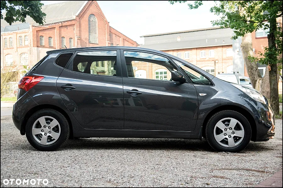 Kia Venga - 10