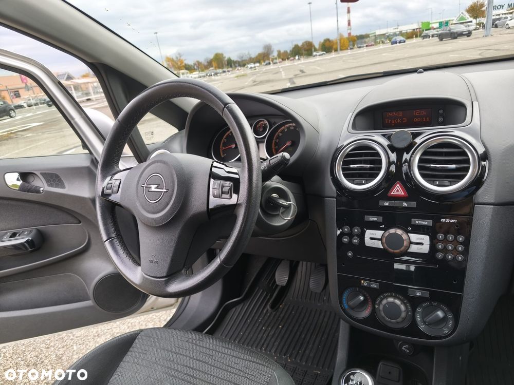 Opel Corsa 1.2 16V Essentia - 13