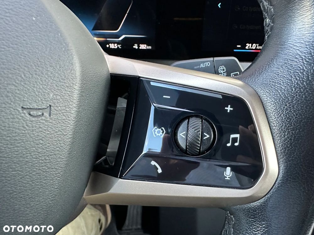 BMW iX xDrive40 76.6kWh Essence - 16