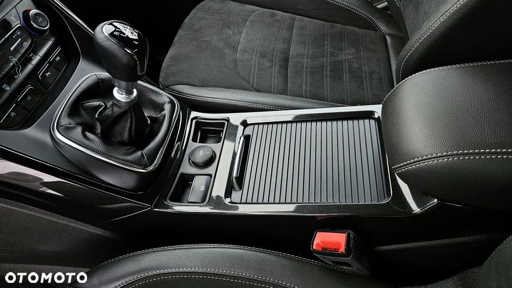 Ford Kuga 2.0 TDCi 4x2 ST-Line - 31