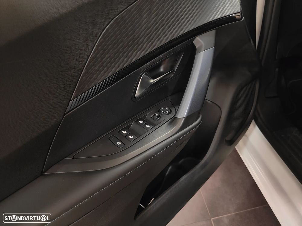 Peugeot 2008 1.2 PureTech Allure - 38