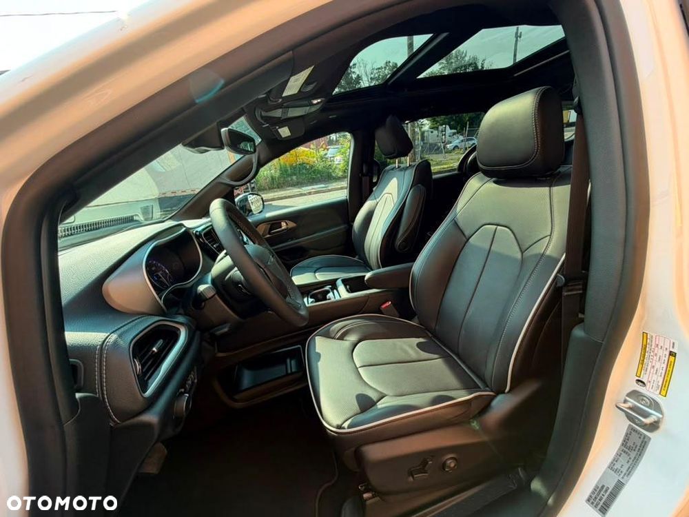Chrysler Pacifica - 8
