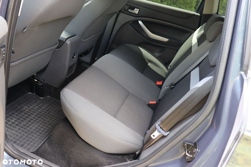 Ford Kuga - 17
