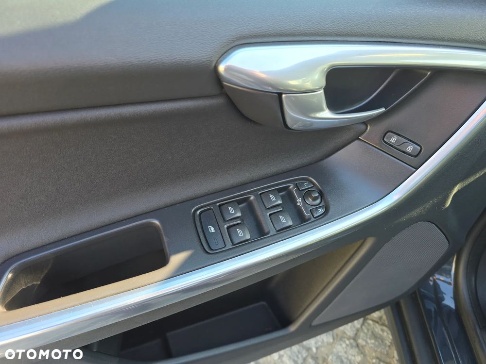 Volvo XC 60 DRIVe Momentum - 7
