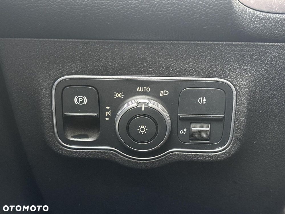 Mercedes-Benz GLB 200 4-Matic AMG Line 8G-DCT - 28