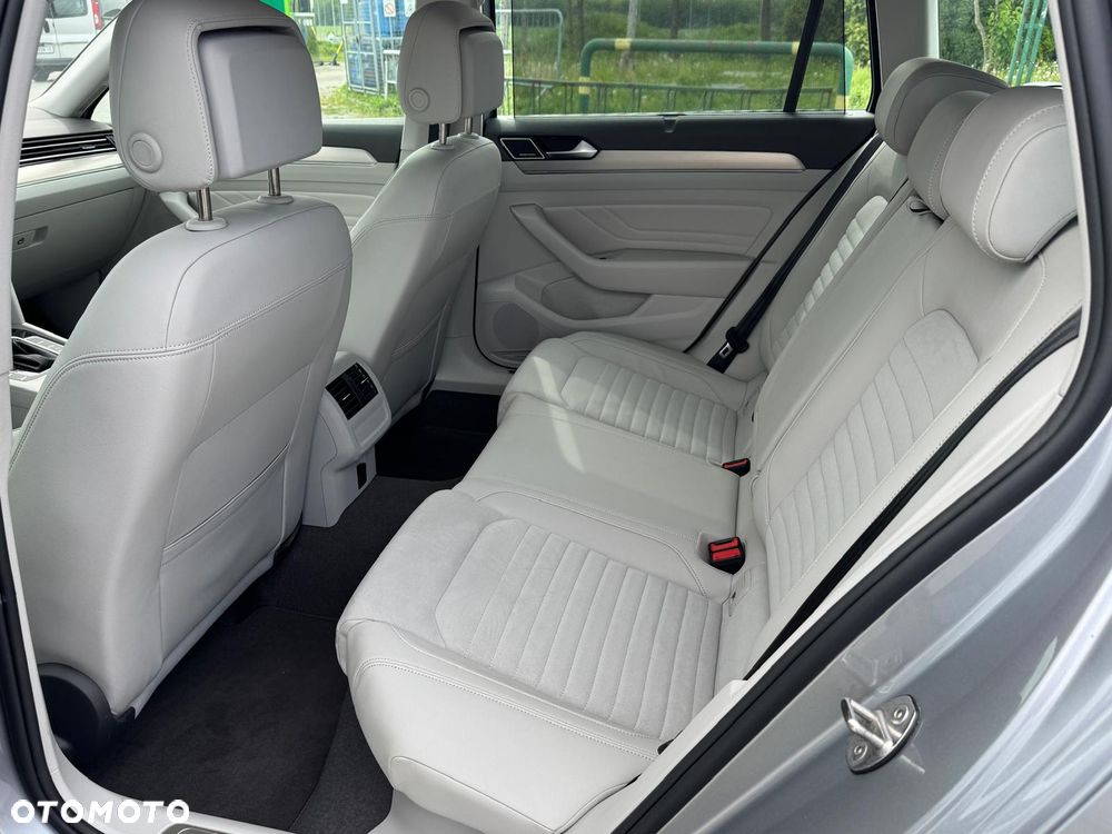 Volkswagen Passat - 31