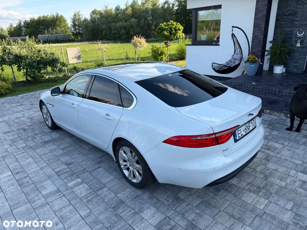 Jaguar XF 2.0 i4D Prestige - 3