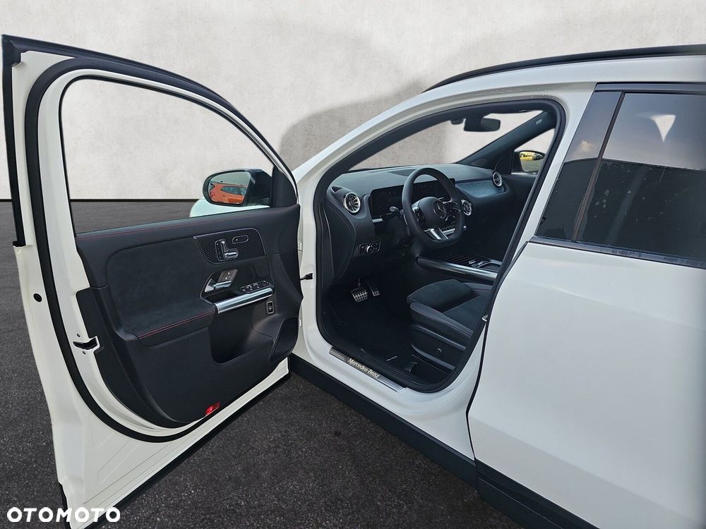 Mercedes-Benz GLA - 10