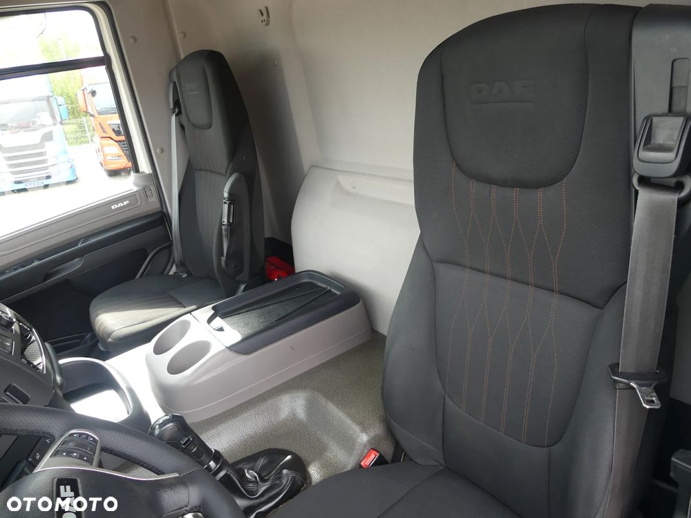 DAF CF 370 / 6x2 / CHŁODNIA 8.25 + WINDA / EURO 6 / 330 TYS KM / - 19