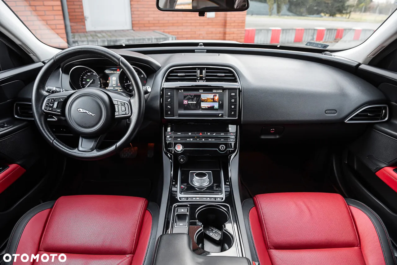 Jaguar XE 2.0 D AWD R-Sport - 9