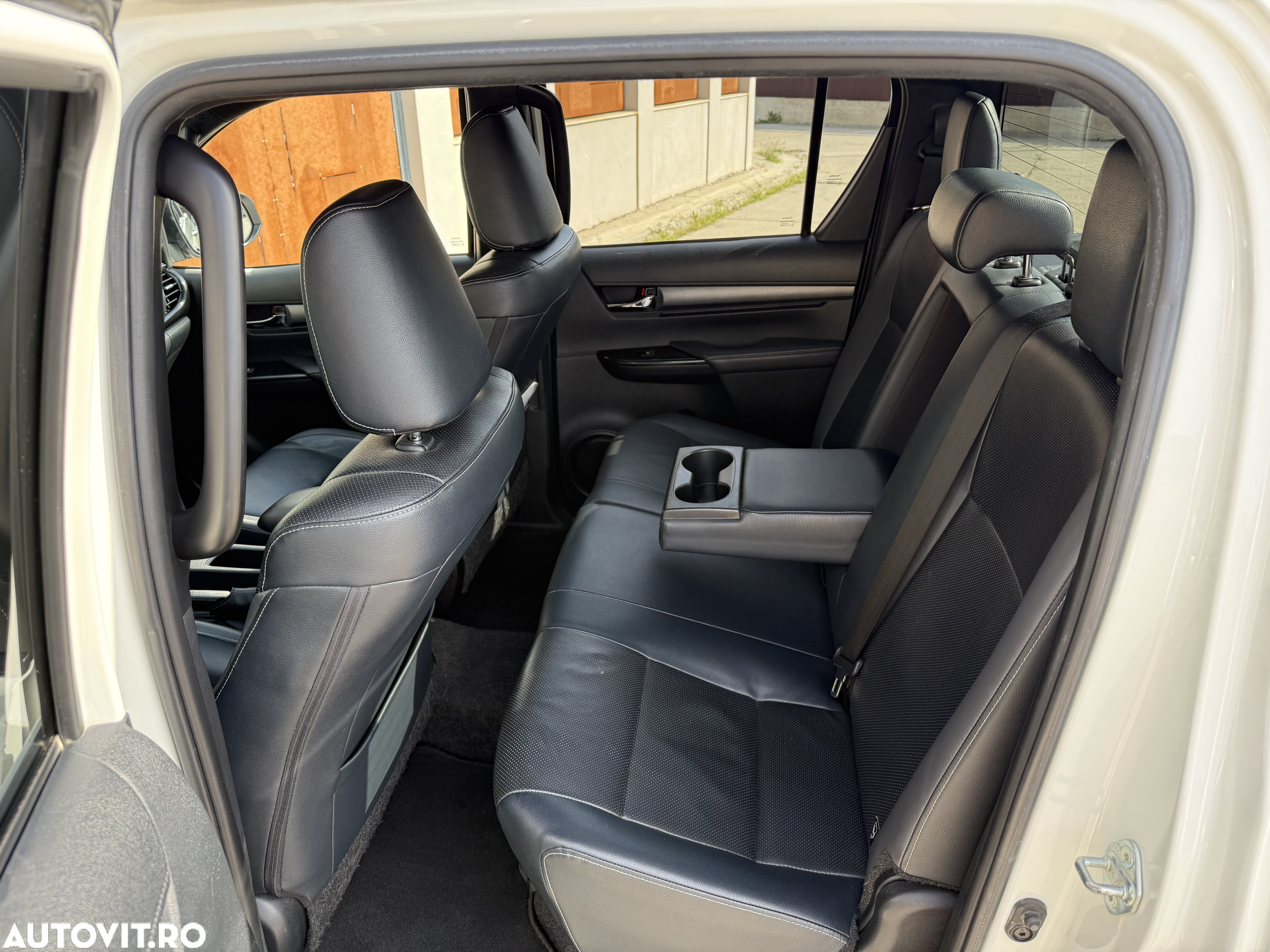 Toyota Hilux 2.8D 204CP 4x4 Double Cab AT Executive Color Edition - 8