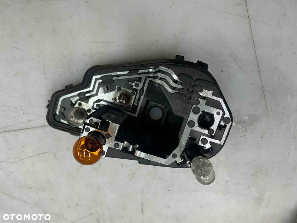 WKŁAD LAMPY LEWY PRAWY TYŁ SEAT IBIZA IV 3D 89392910 89392909 - 2