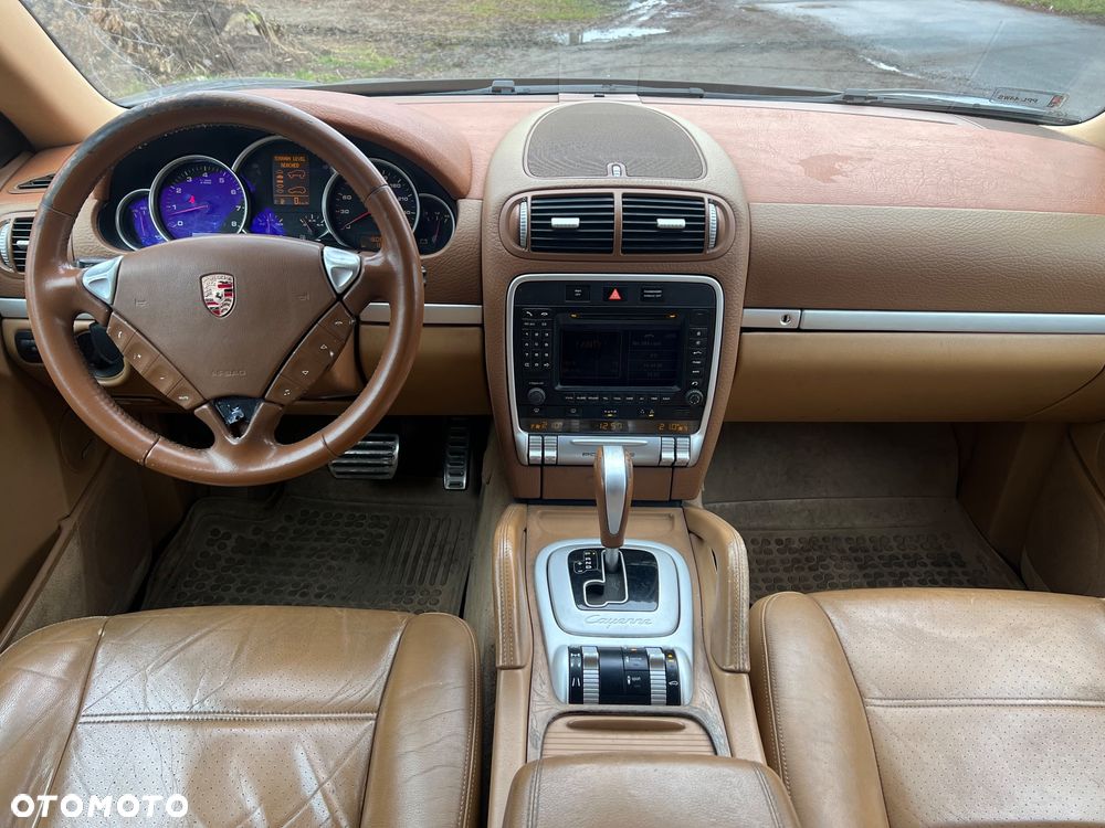 Porsche Cayenne - 32