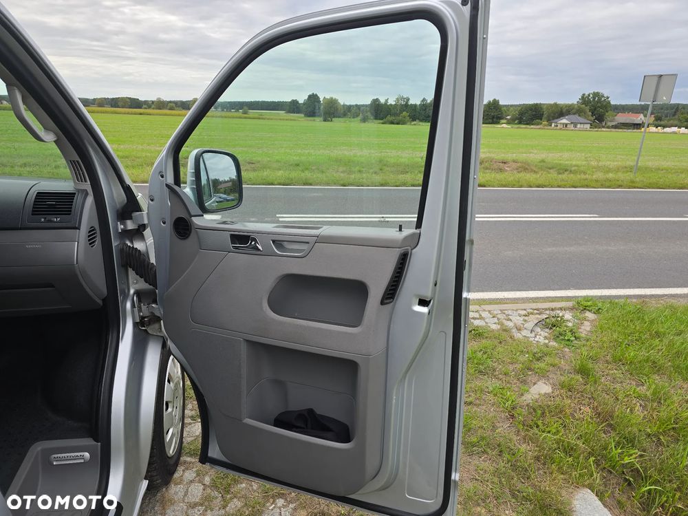 Volkswagen Multivan - 20