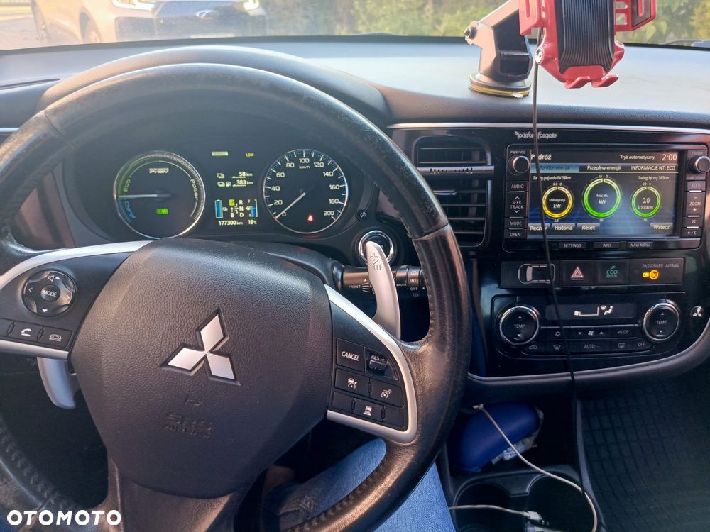 Mitsubishi Outlander Instyle NAVI + - 3
