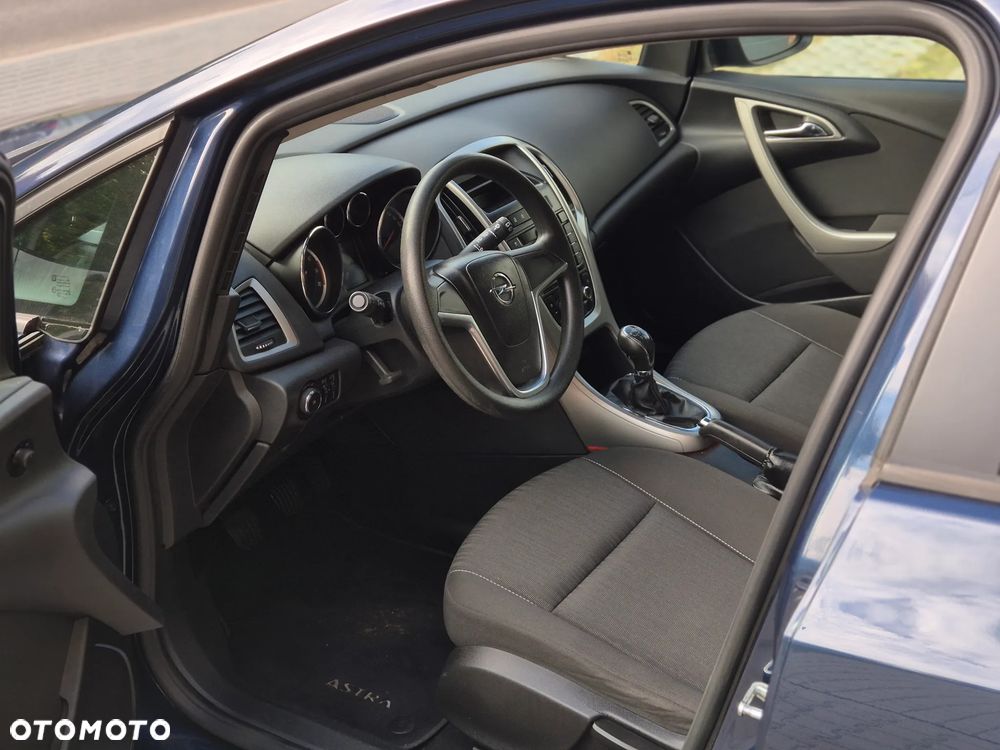 Opel Astra 1.6 Design Edition - 13