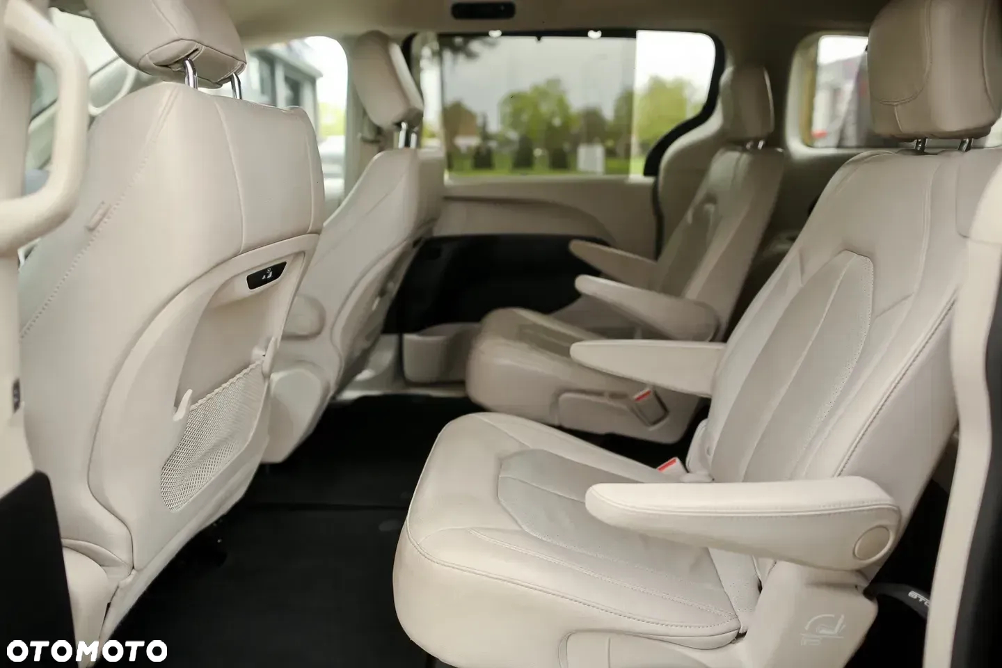 Chrysler Pacifica - 18