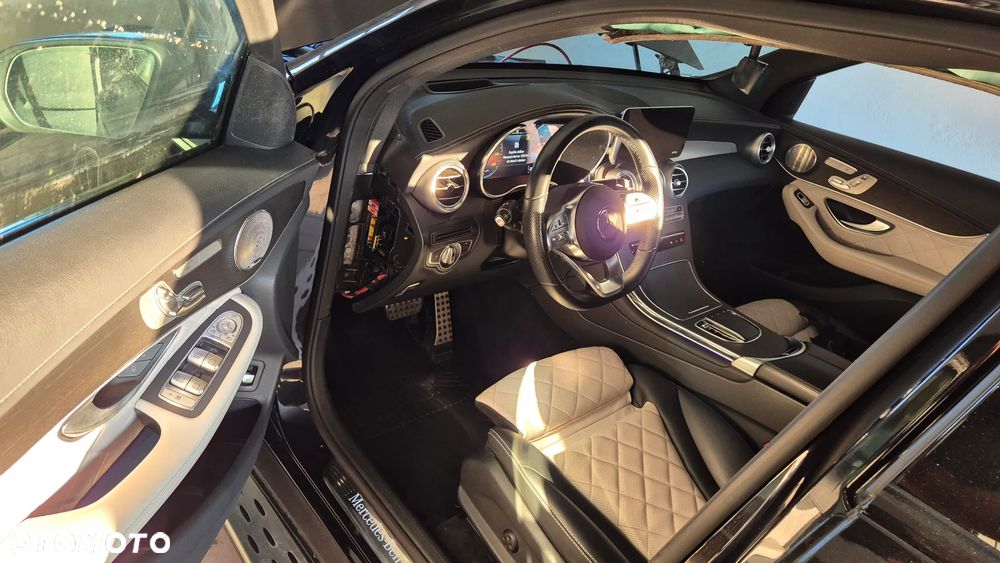 Mercedes-Benz GLC 300 d 4Matic 9G-TRONIC AMG Line - 32