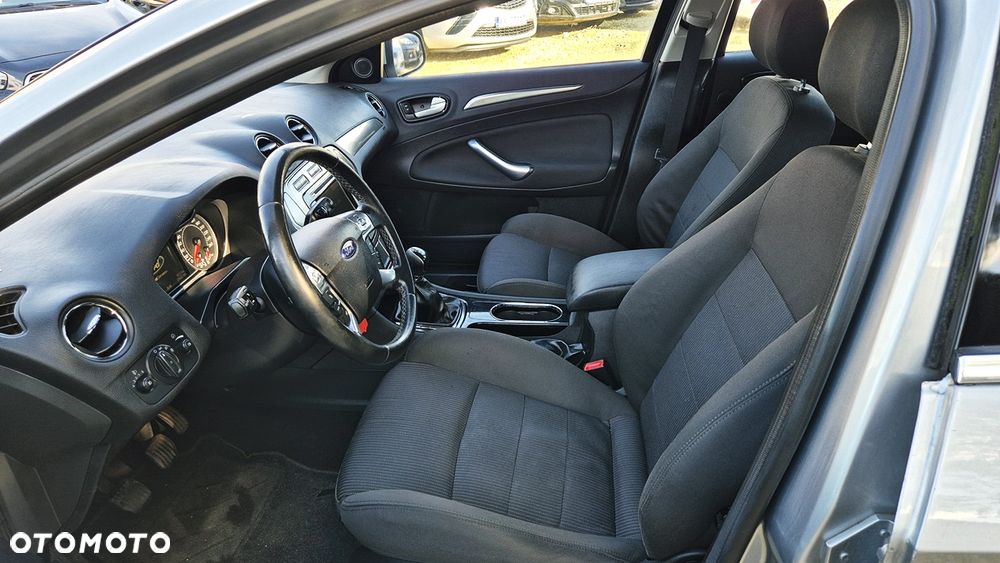 Ford Mondeo 2.0 FF Ghia - 29