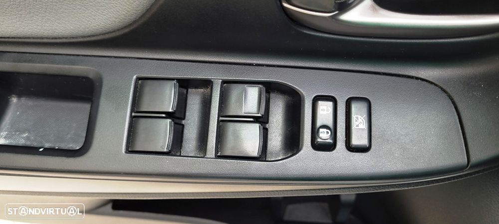 Toyota Yaris 1.33 VVT-i Comfort+P.Style - 31