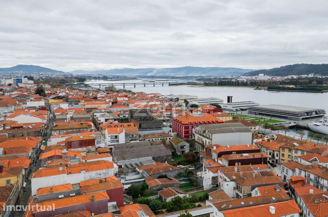 Prédio de Uso Misto no Centro Histórico de Viana do Castelo. - Grande imagem: 2/33