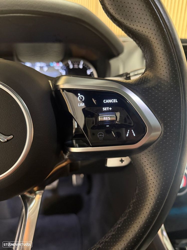 Jaguar XE 2.0 i4 R-Dynamic HSE - 11