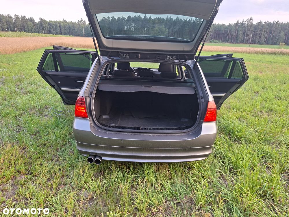 BMW Seria 3 330d xDrive - 13