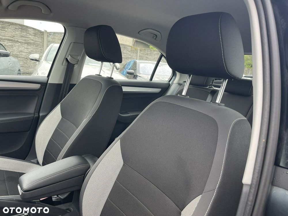 Skoda RAPID Spb 1.0 TSI Ambition - 10