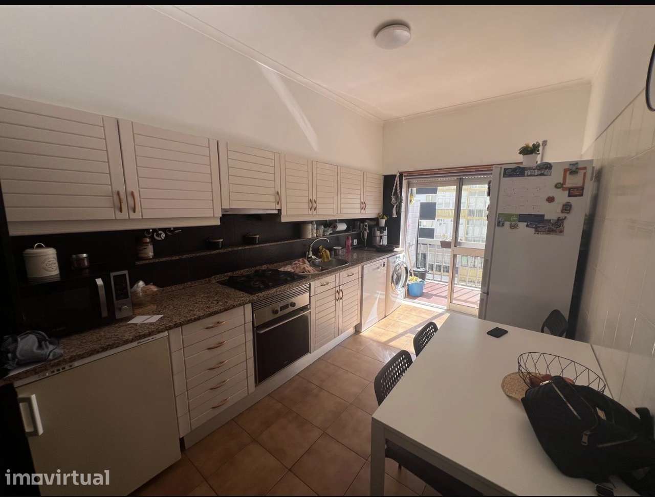 Apartamento T2 - 2 WC's , Varandas - ótima localização -Amora - Grande imagem: 3/16
