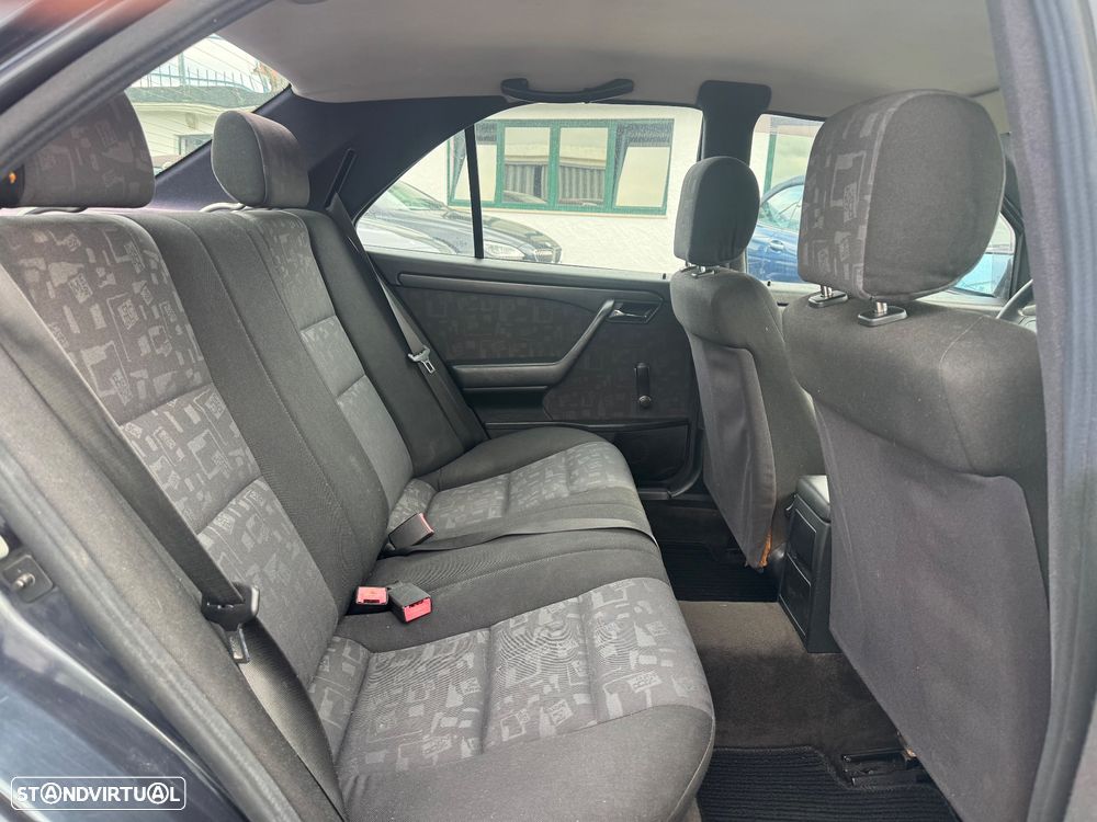 Mercedes-Benz C 220 D Classic - 27