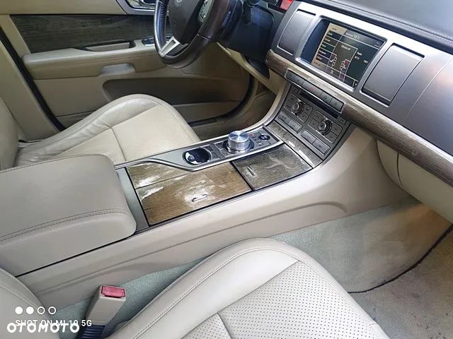 Jaguar XF 3.0 V6 D Luxury - 22