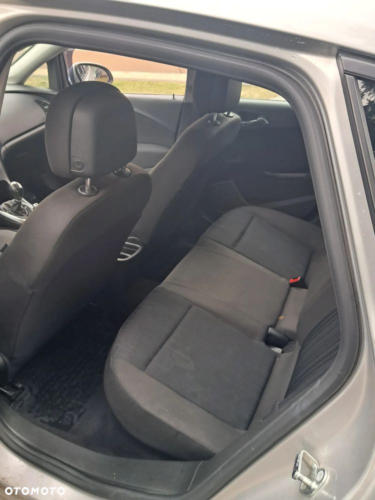 Opel Astra 1.4 T Essentia EU6 - 10