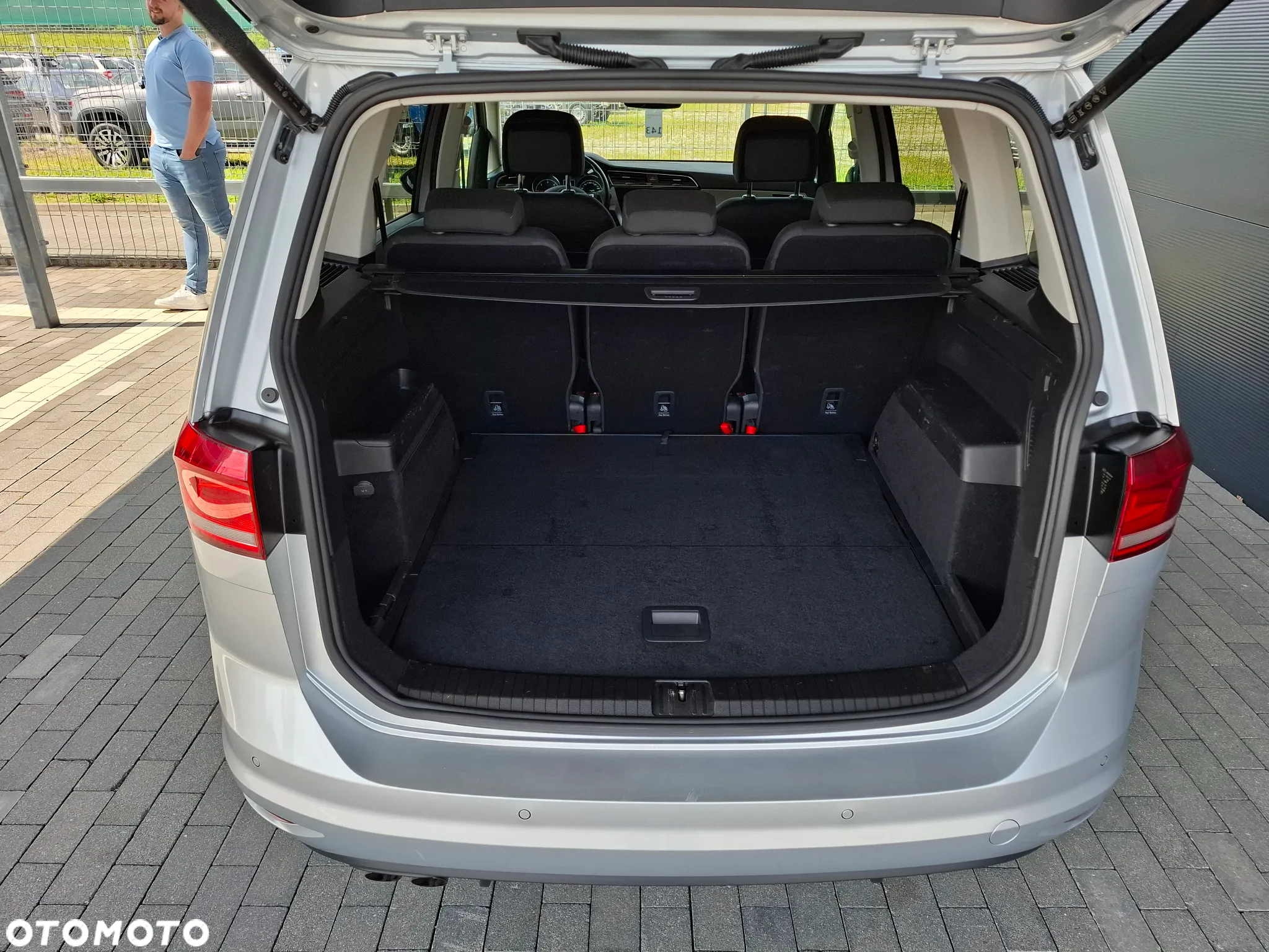 Volkswagen Touran 2.0 TDI BMT Active DSG - 9