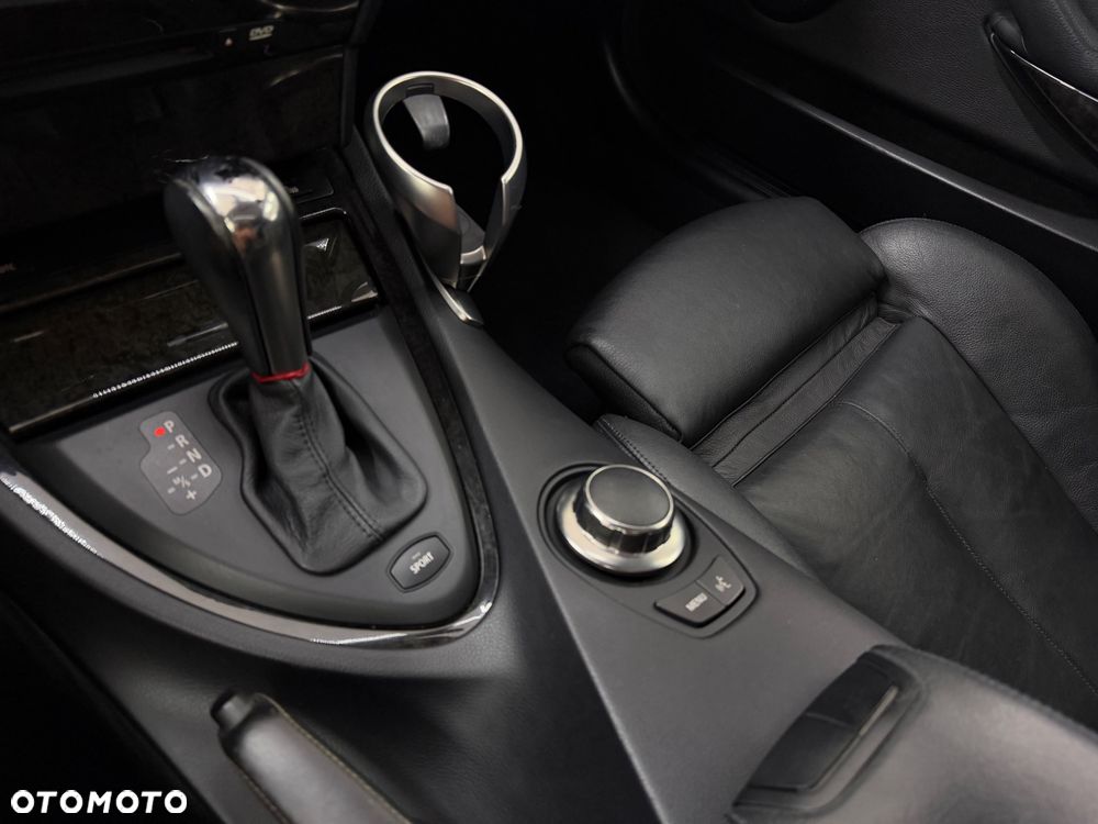 BMW Seria 6 650 i - 12