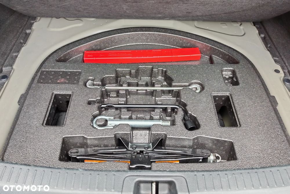 Toyota Corolla 1.8 Hybrid Comfort - 13