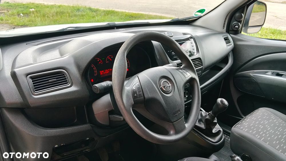 Opel COMBO - 23