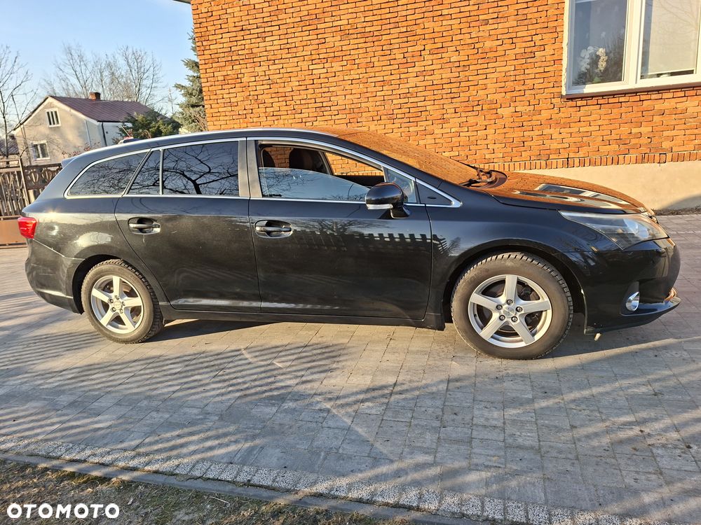 Toyota Avensis 2.0 D-4D Premium - 3