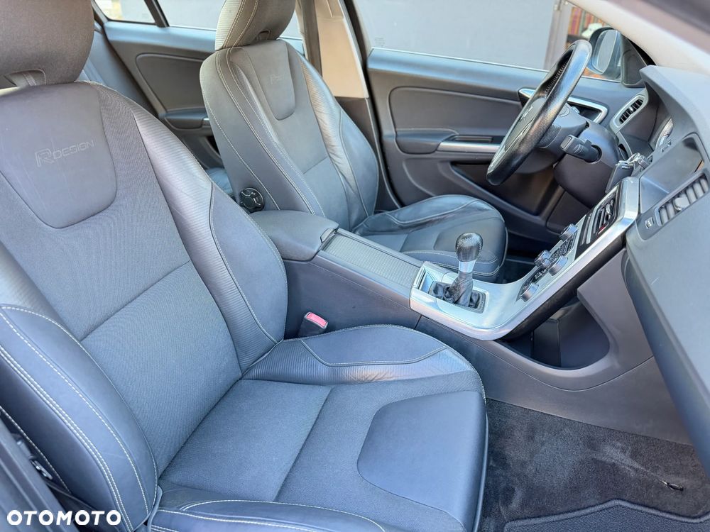 Volvo S60 D4 R-Design - 36
