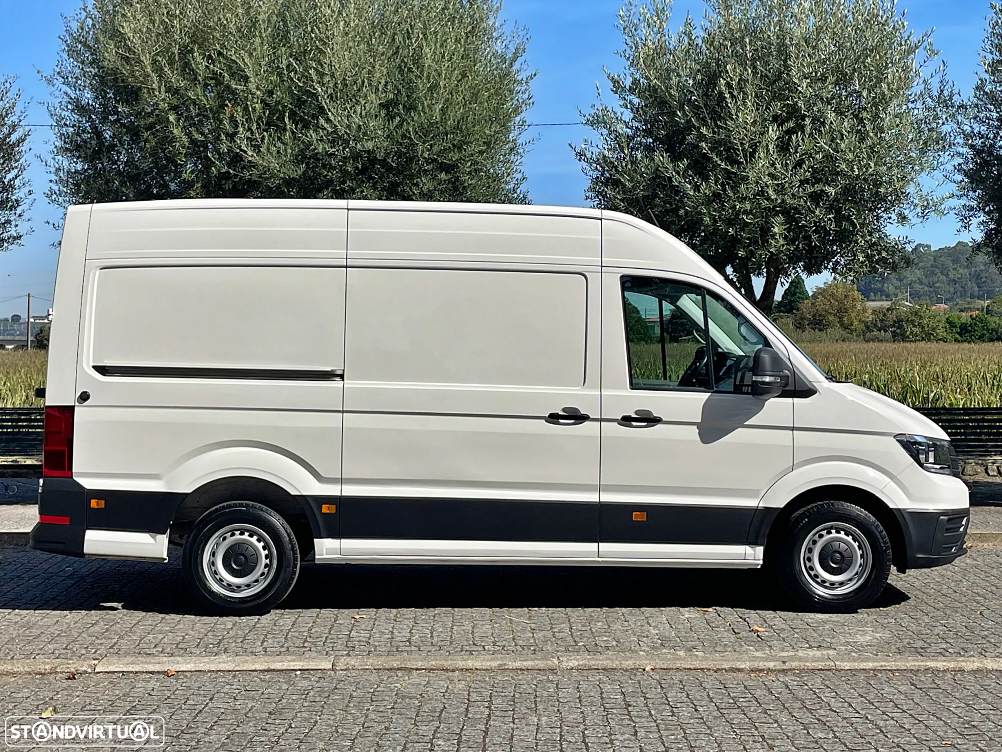 VW Crafter 2.0 TDI L3H3 IVA Dedutível - 4