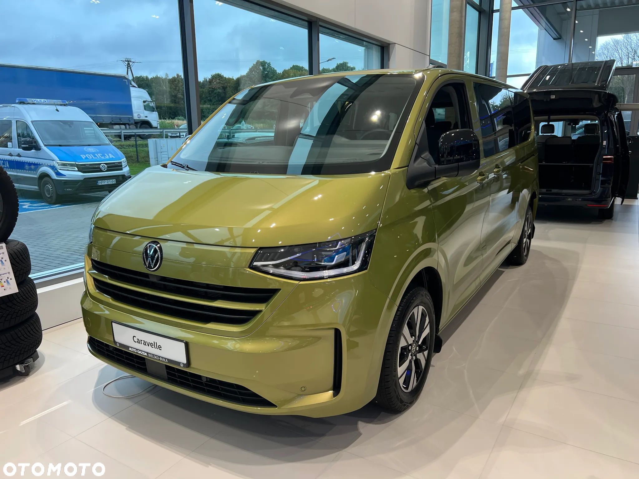 Volkswagen Caravelle - 1