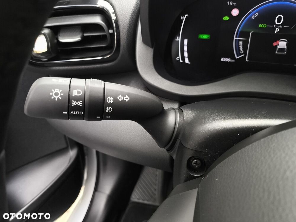 Toyota Yaris Hybrid 1.5 Style - 26