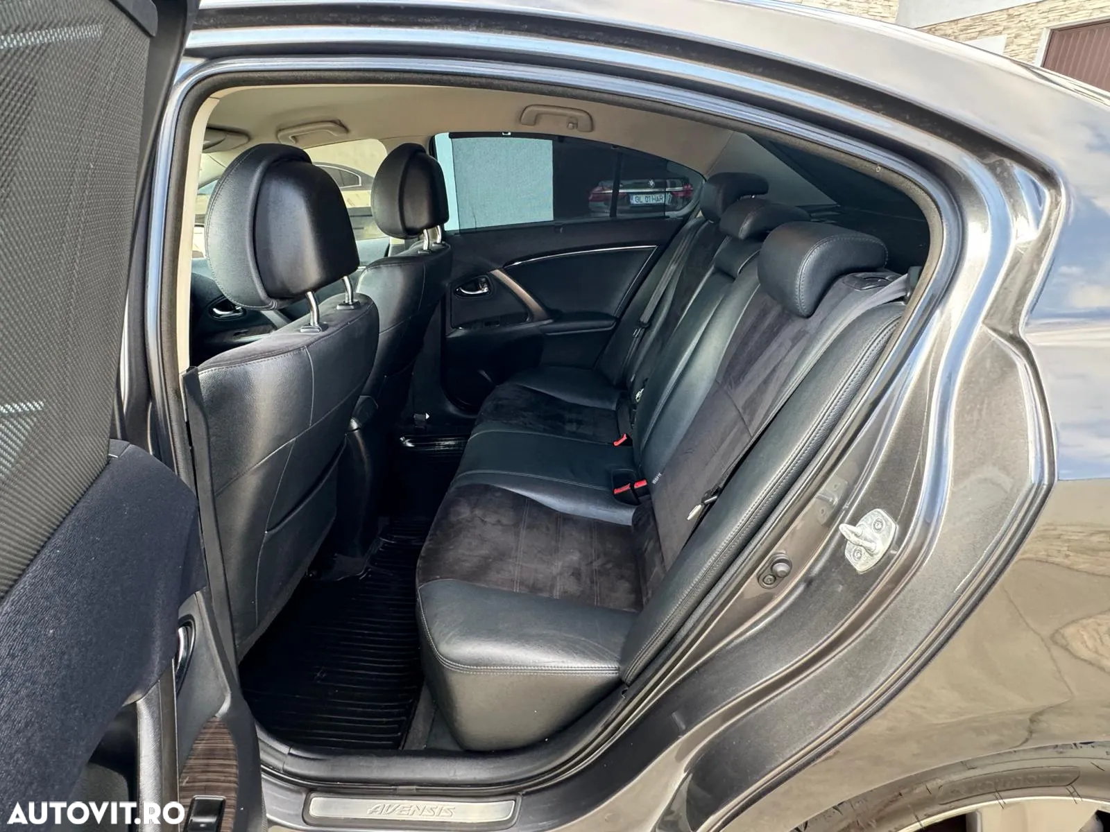 Toyota Avensis - 8